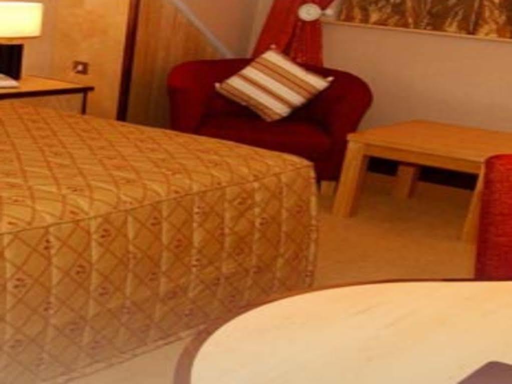 La Mon Hotel & Country Club Castlereagh Экстерьер фото